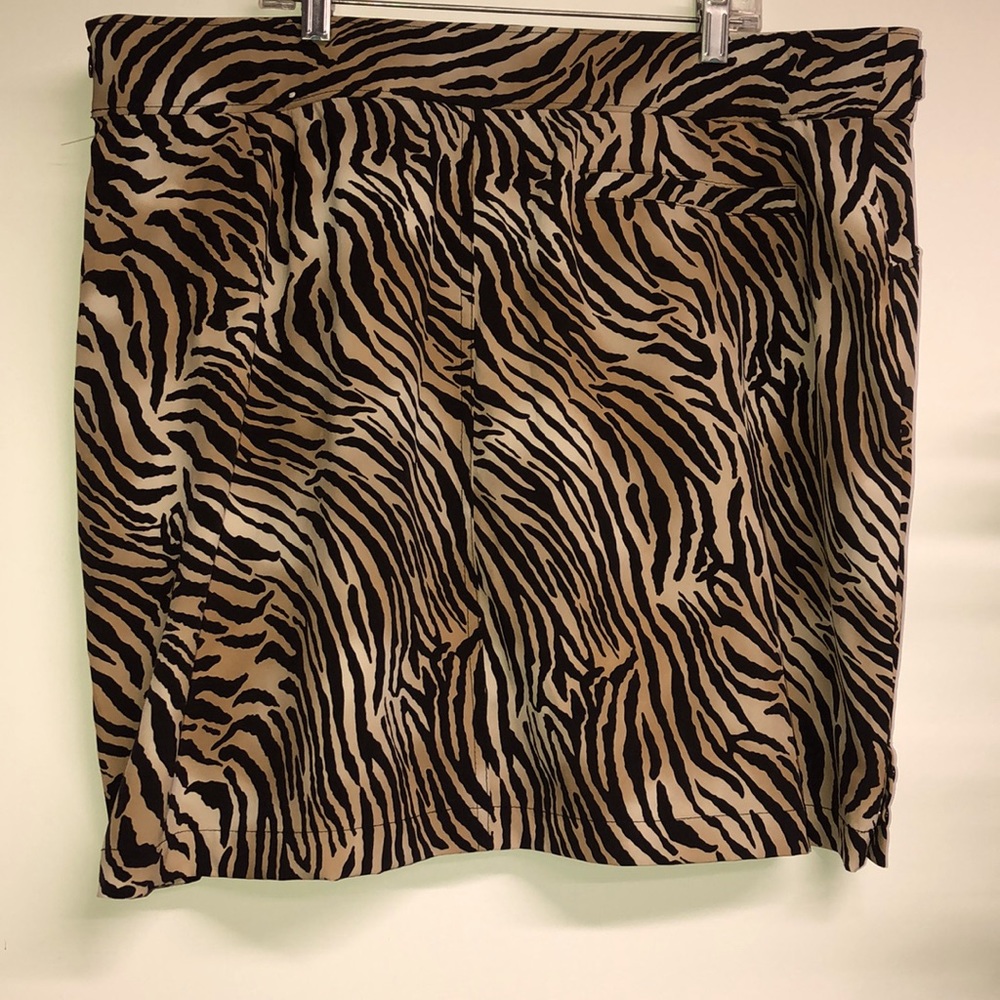 Chico’s Zenergy Skort - Picture 4 of 7